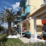 Chrissi-renovated 2026, Just 20m From The