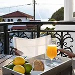 Chrissi-renovated 2026, Just 20m From The