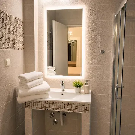 Chrissi-renovated 2026, Just 20m From The شقة
