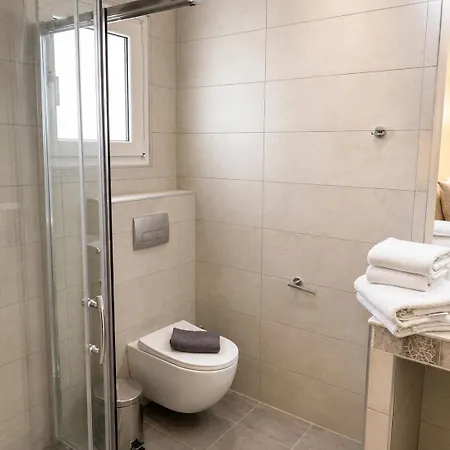 Chrissi-renovated 2026, Just 20m From The شقة *